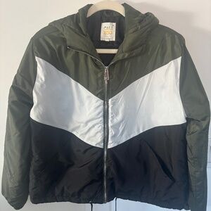 Cali1850 Puffer Jacket • Medium • Black/Cream/Olive